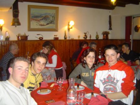 tt la tite famillemouth au restaurant